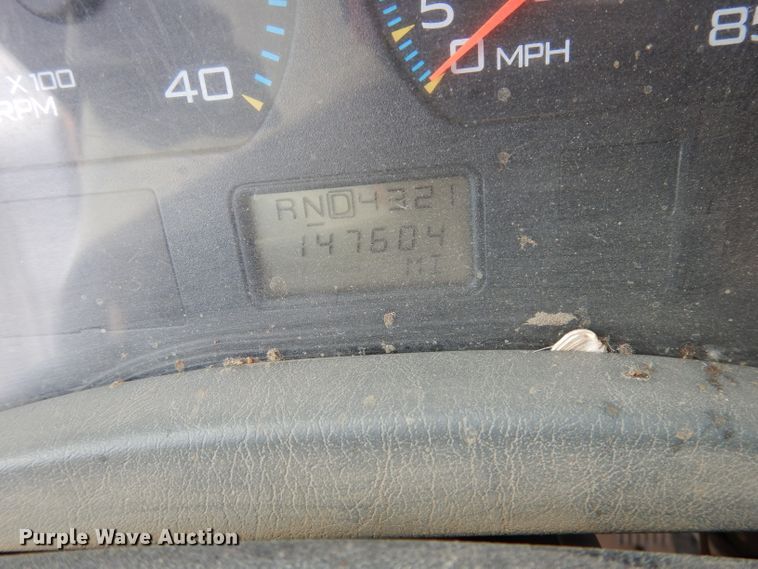 image for item DJ6913 2004 International 4400  crane truck