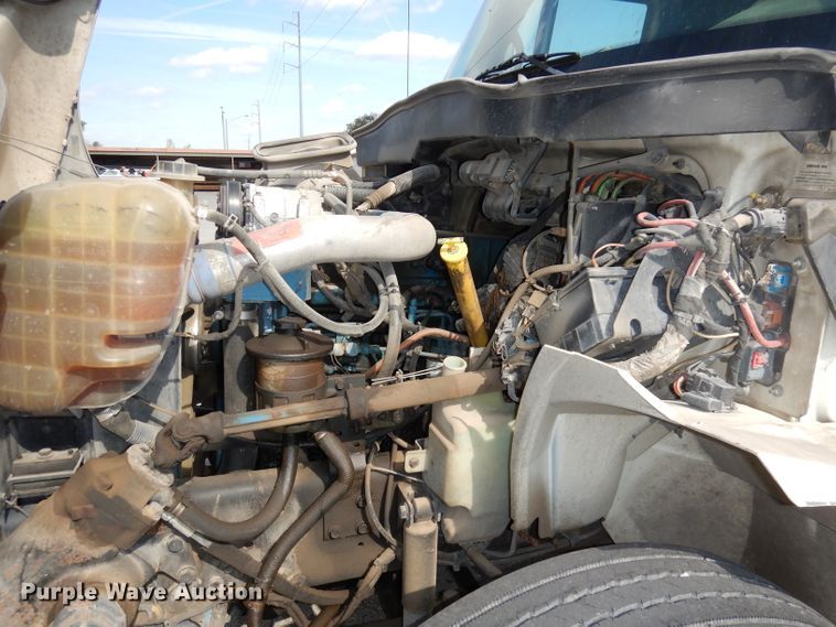 image for item DJ6913 2004 International 4400  crane truck