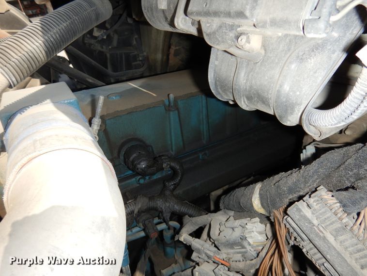 image for item DJ6913 2004 International 4400  crane truck