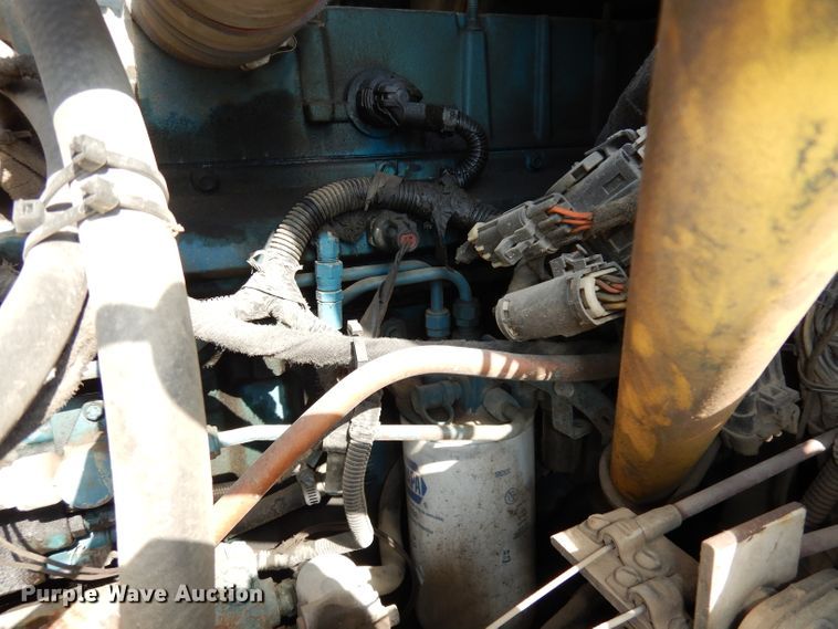 image for item DJ6913 2004 International 4400  crane truck