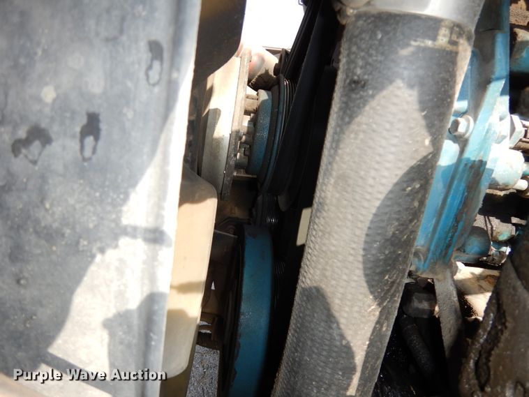 image for item DJ6913 2004 International 4400  crane truck