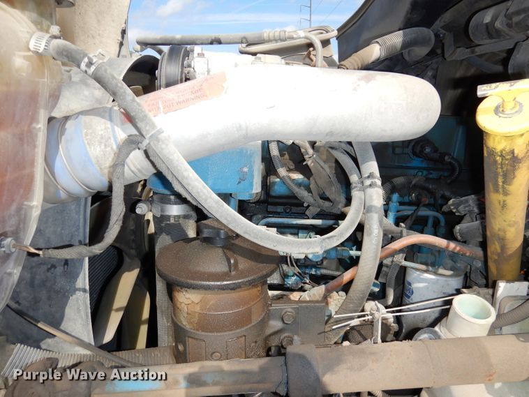 image for item DJ6913 2004 International 4400  crane truck