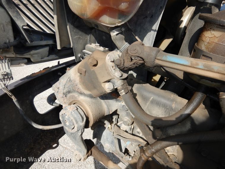 image for item DJ6913 2004 International 4400  crane truck