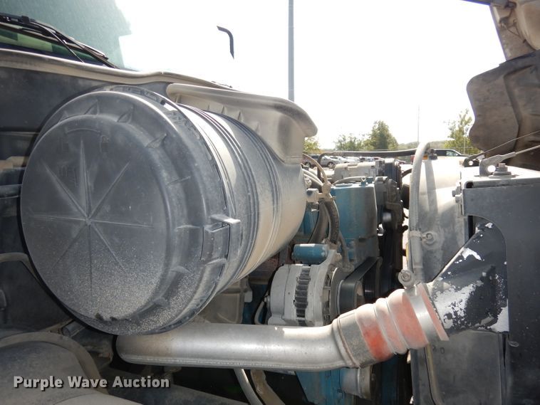 image for item DJ6913 2004 International 4400  crane truck