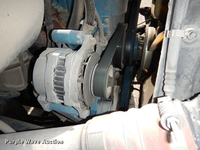 image for item DJ6913 2004 International 4400  crane truck