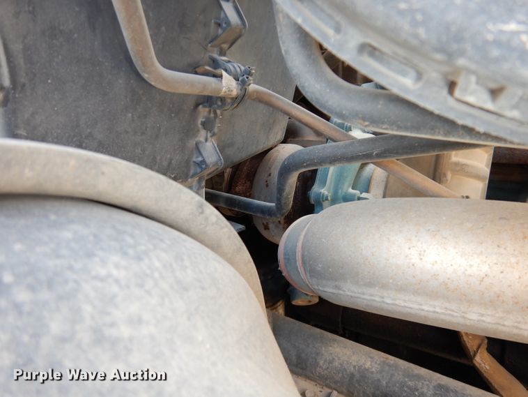 image for item DJ6913 2004 International 4400  crane truck