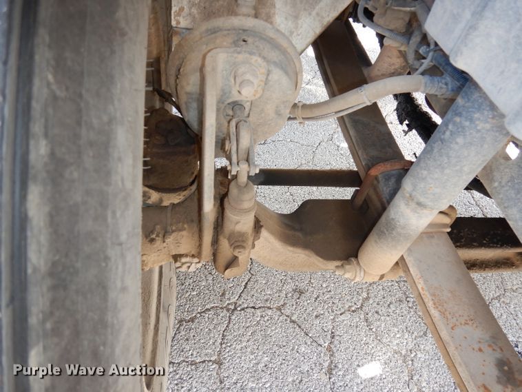 image for item DJ6913 2004 International 4400  crane truck