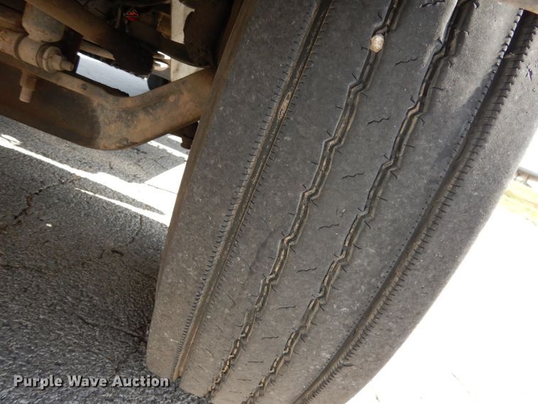 image for item DJ6913 2004 International 4400  crane truck