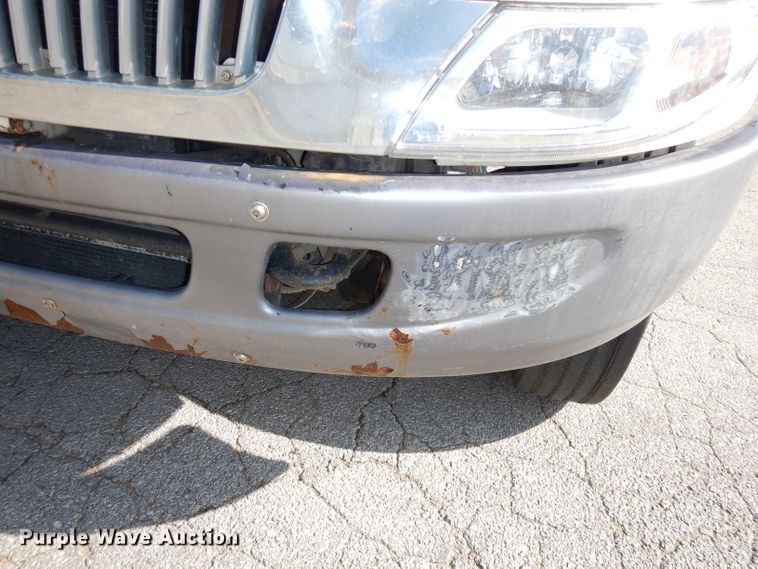 image for item DJ6913 2004 International 4400  crane truck