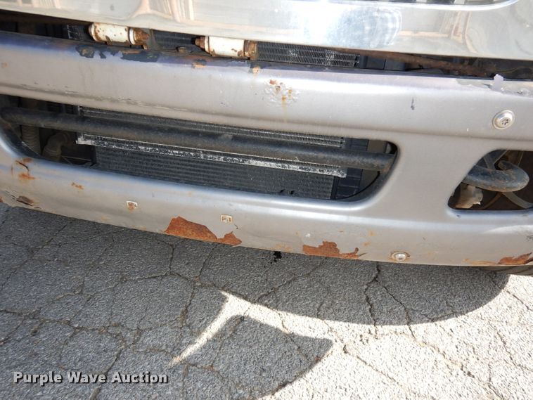 image for item DJ6913 2004 International 4400  crane truck