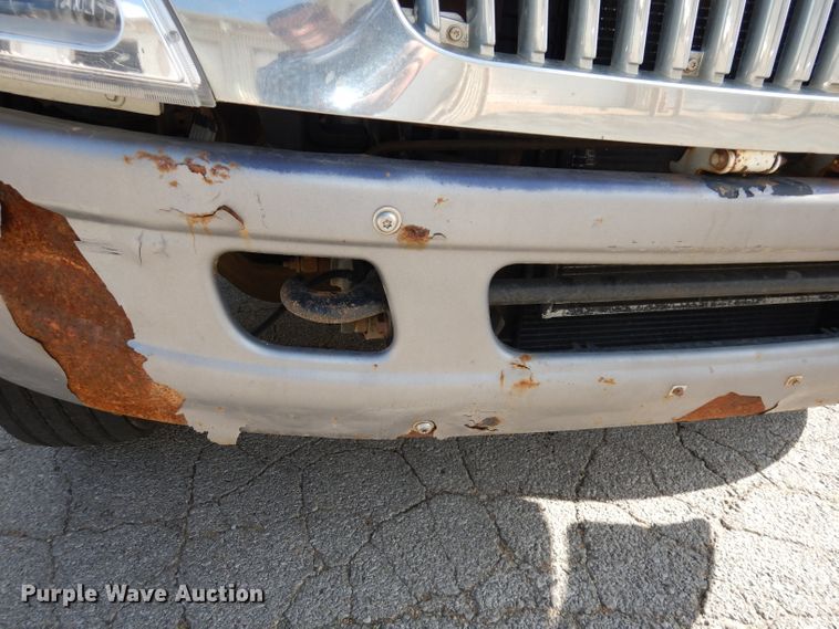 image for item DJ6913 2004 International 4400  crane truck