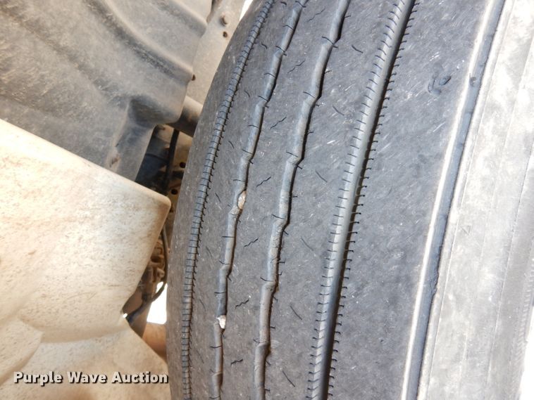 image for item DJ6913 2004 International 4400  crane truck