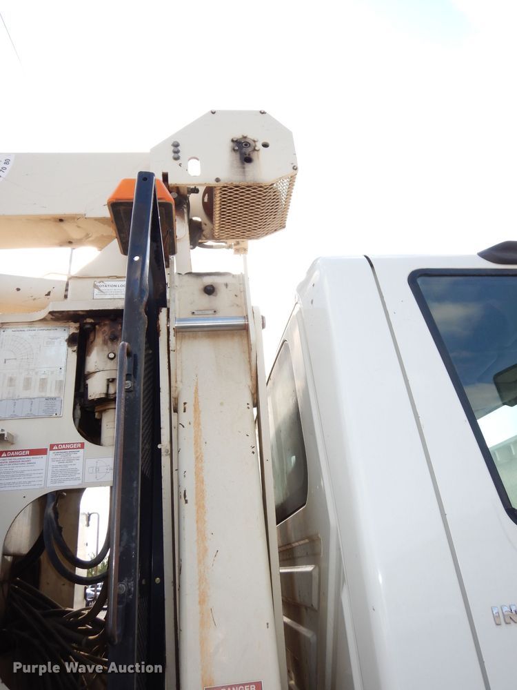 image for item DJ6913 2004 International 4400  crane truck