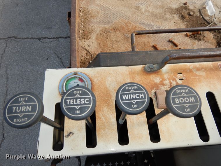 image for item DJ6913 2004 International 4400  crane truck