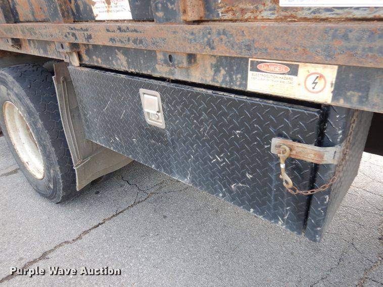 image for item DJ6913 2004 International 4400  crane truck