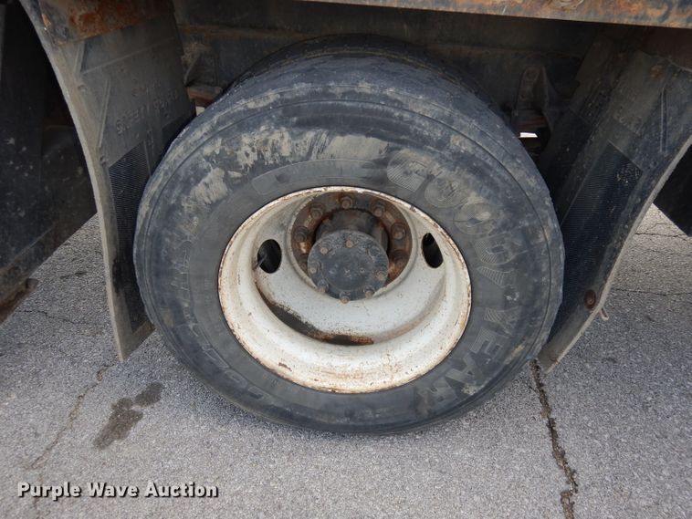 image for item DJ6913 2004 International 4400  crane truck