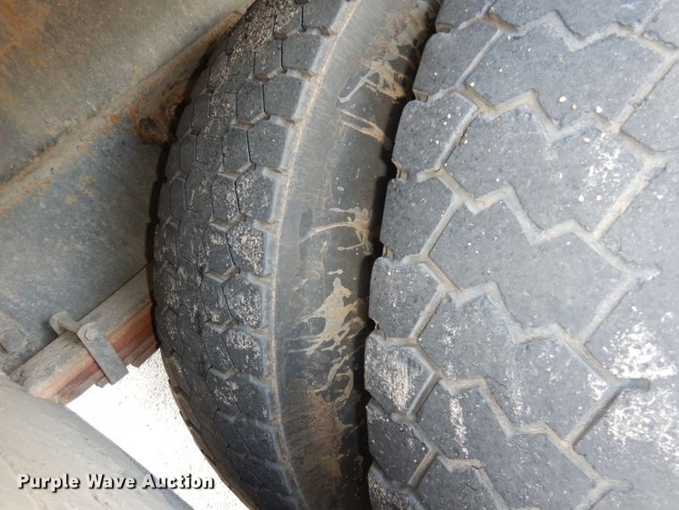 image for item DJ6913 2004 International 4400  crane truck