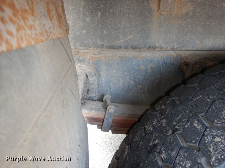 image for item DJ6913 2004 International 4400  crane truck