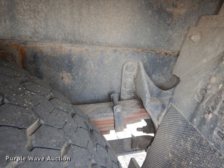 image for item DJ6913 2004 International 4400  crane truck