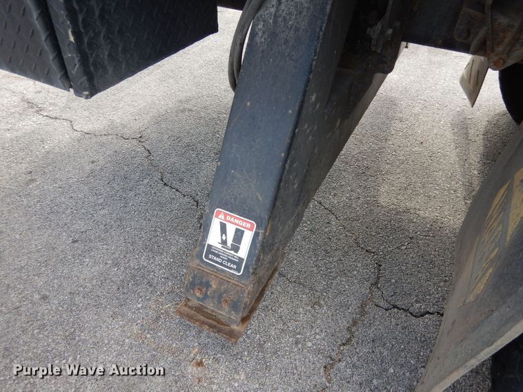 image for item DJ6913 2004 International 4400  crane truck