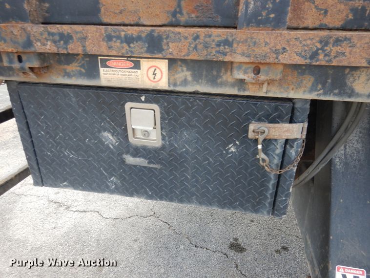 image for item DJ6913 2004 International 4400  crane truck