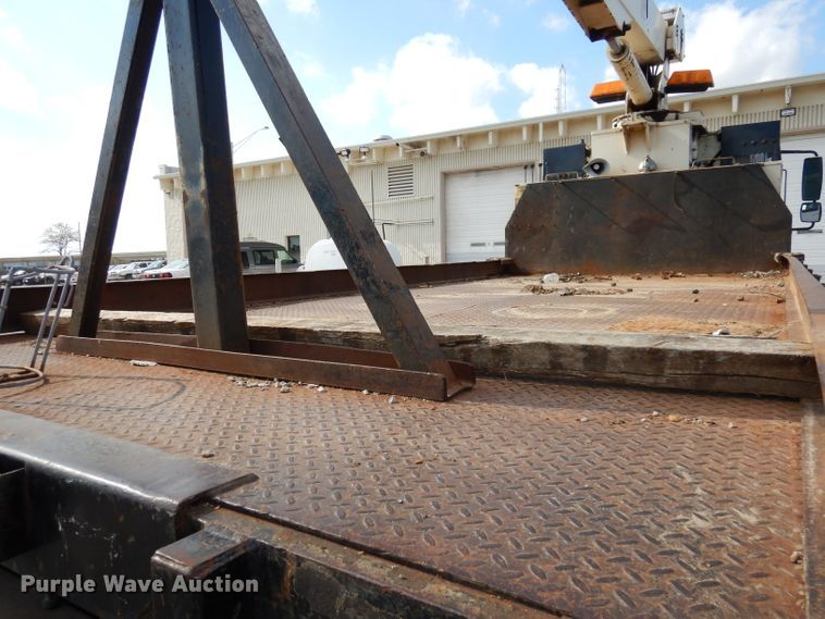 image for item DJ6913 2004 International 4400  crane truck