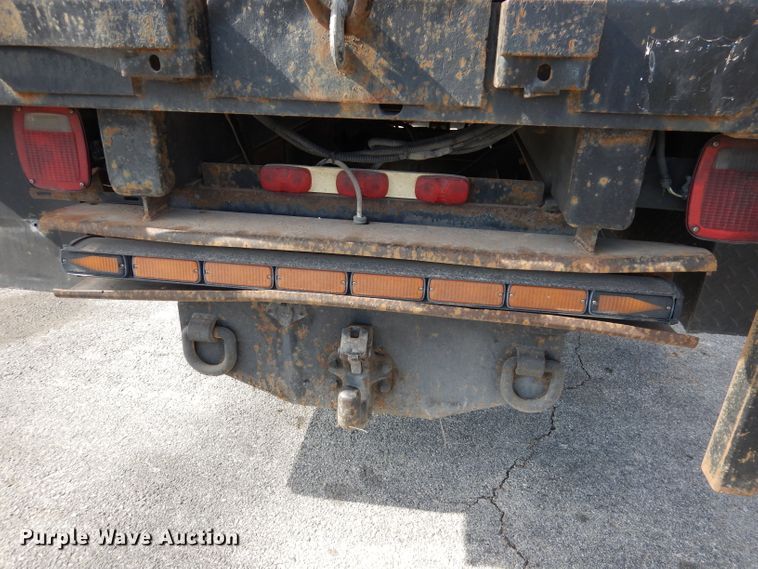 image for item DJ6913 2004 International 4400  crane truck