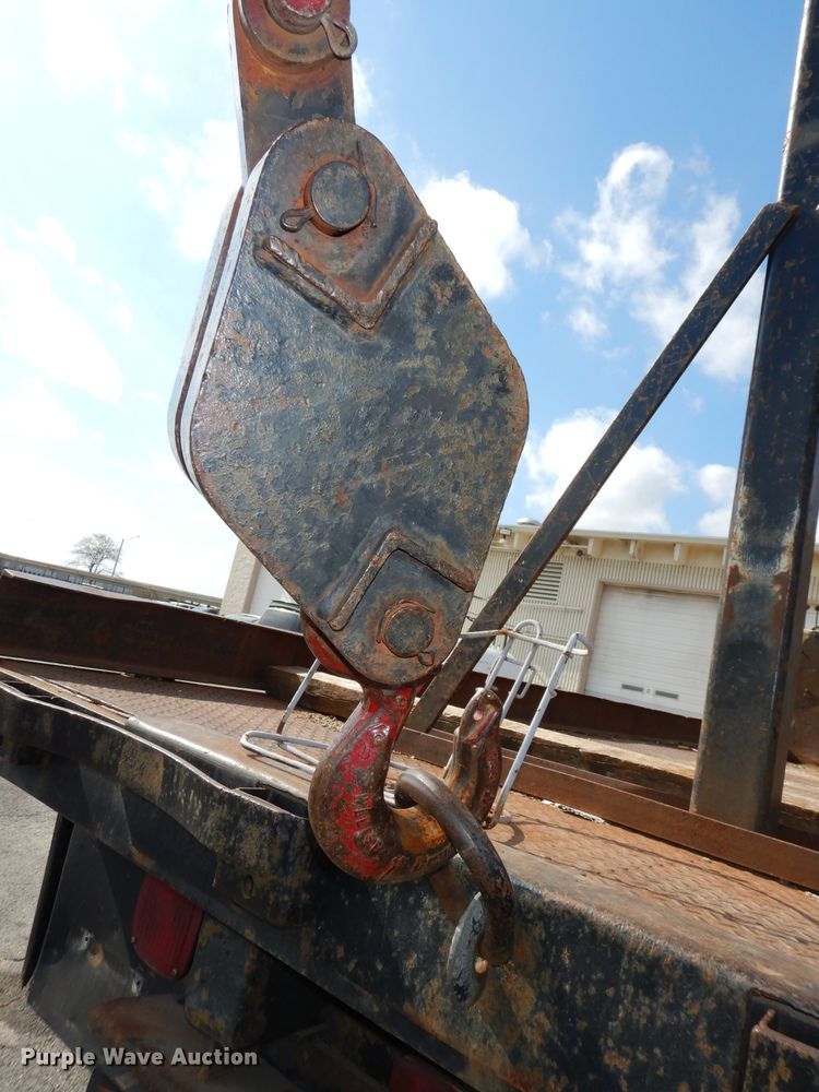 image for item DJ6913 2004 International 4400  crane truck