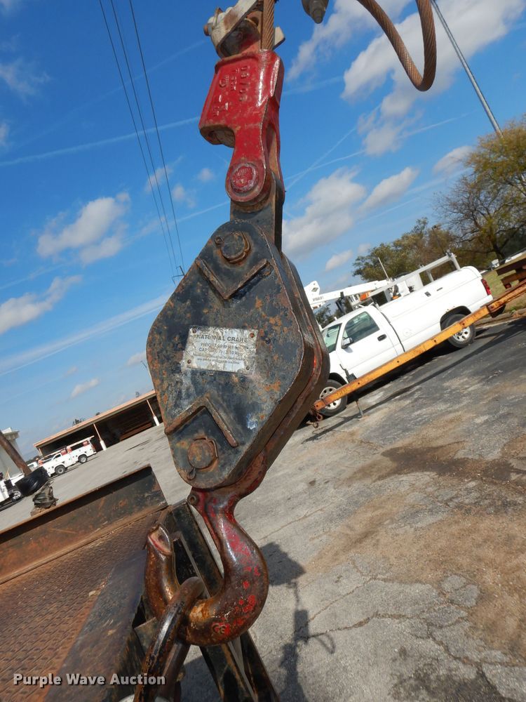 image for item DJ6913 2004 International 4400  crane truck