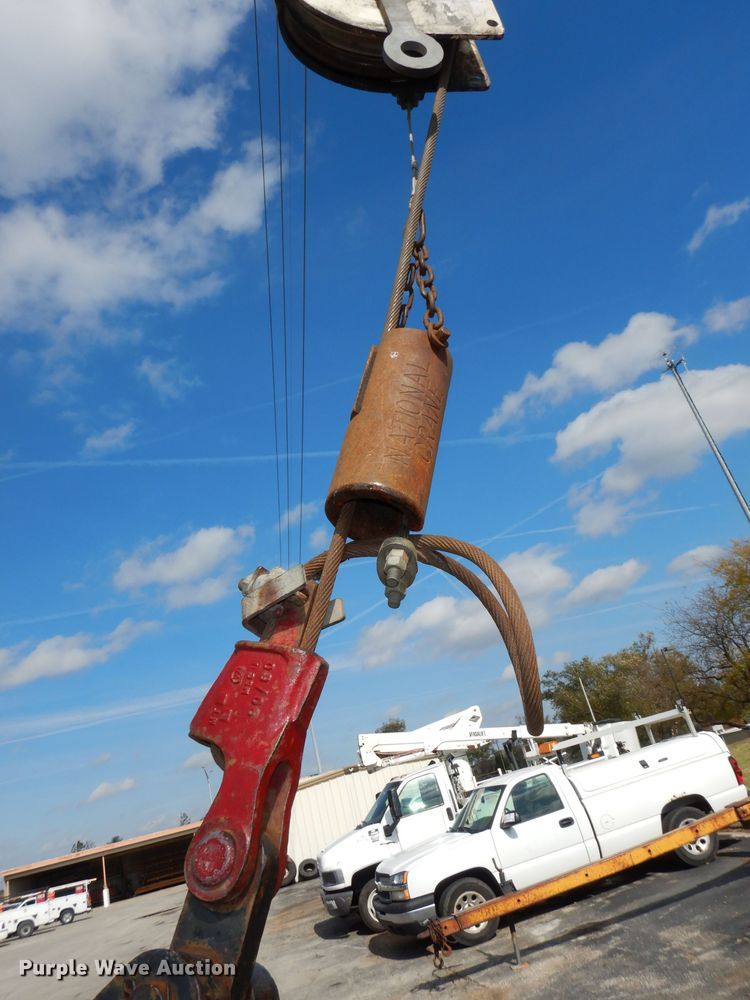 image for item DJ6913 2004 International 4400  crane truck