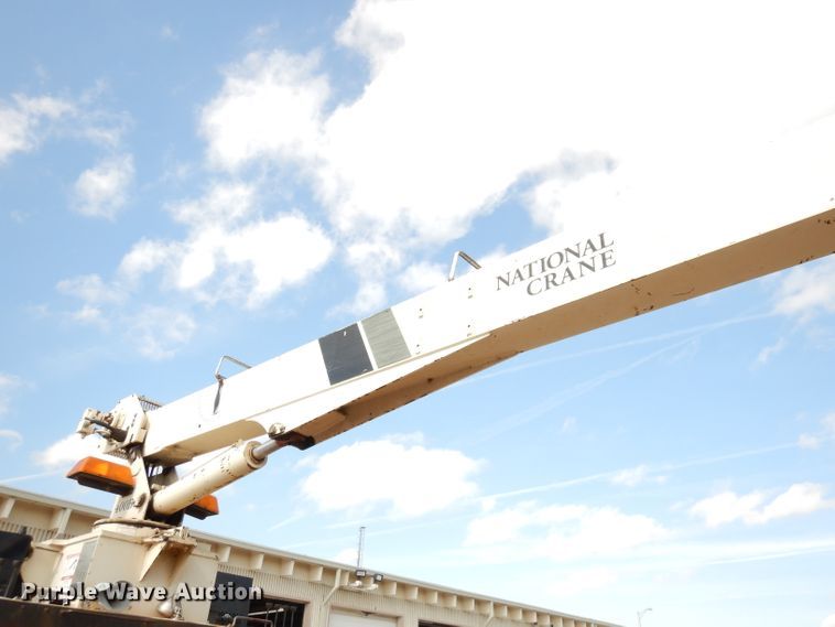 image for item DJ6913 2004 International 4400  crane truck