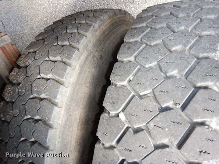 image for item DJ6913 2004 International 4400  crane truck