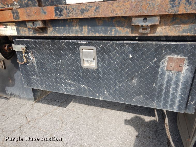 image for item DJ6913 2004 International 4400  crane truck