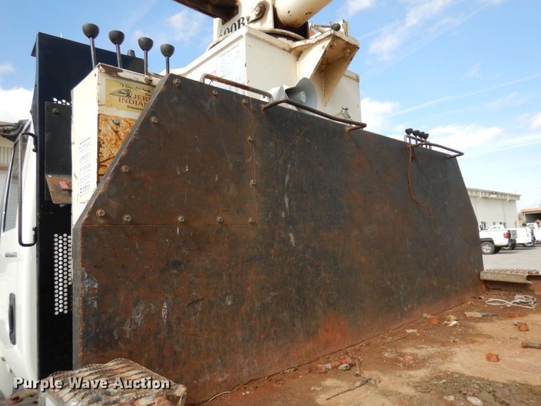 image for item DJ6913 2004 International 4400  crane truck