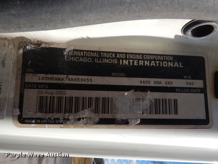 image for item DJ6913 2004 International 4400  crane truck