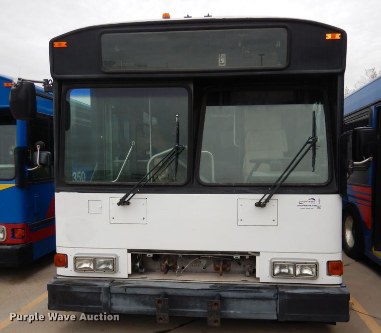 image for item DJ6925 1998 Gillig C18A102N4  shuttle bus