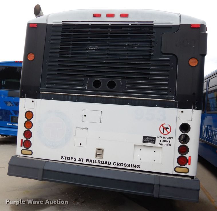 image for item DJ6925 1998 Gillig C18A102N4  shuttle bus