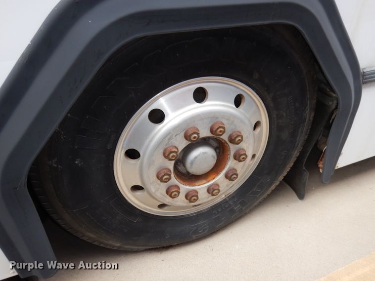 image for item DJ6925 1998 Gillig C18A102N4  shuttle bus