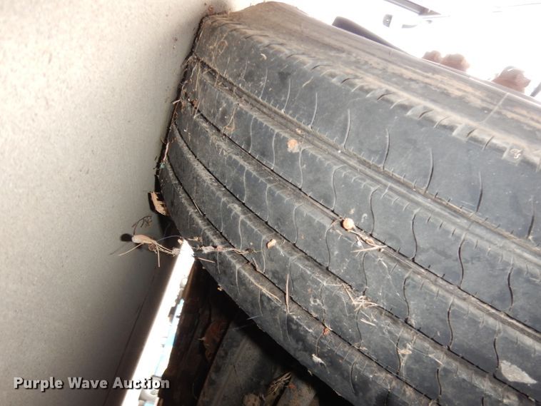 image for item DJ6925 1998 Gillig C18A102N4  shuttle bus