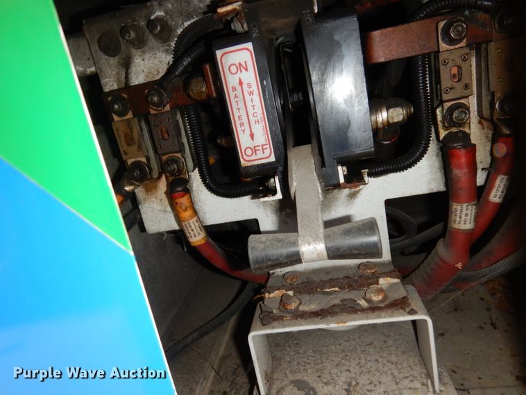 image for item DJ6925 1998 Gillig C18A102N4  shuttle bus