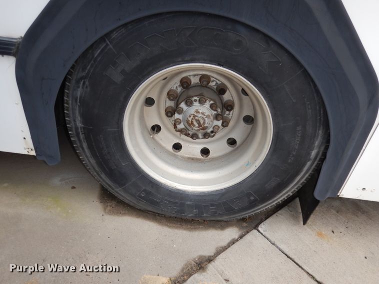 image for item DJ6925 1998 Gillig C18A102N4  shuttle bus