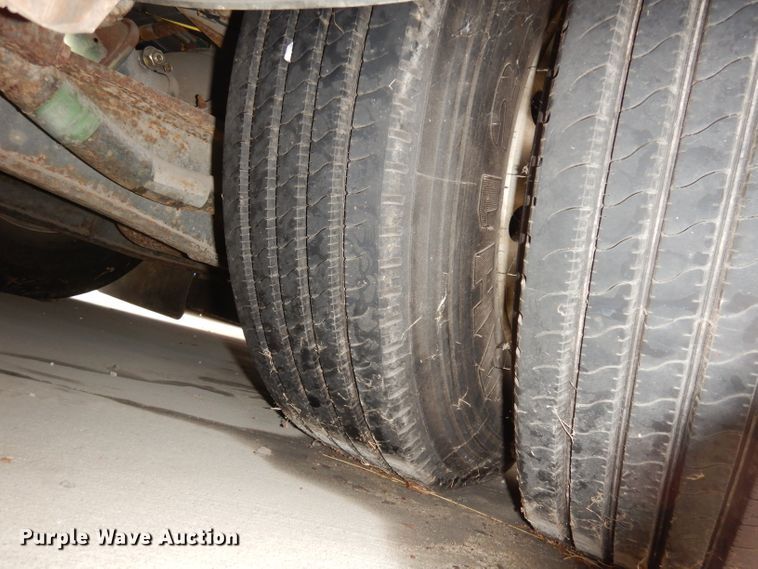 image for item DJ6925 1998 Gillig C18A102N4  shuttle bus