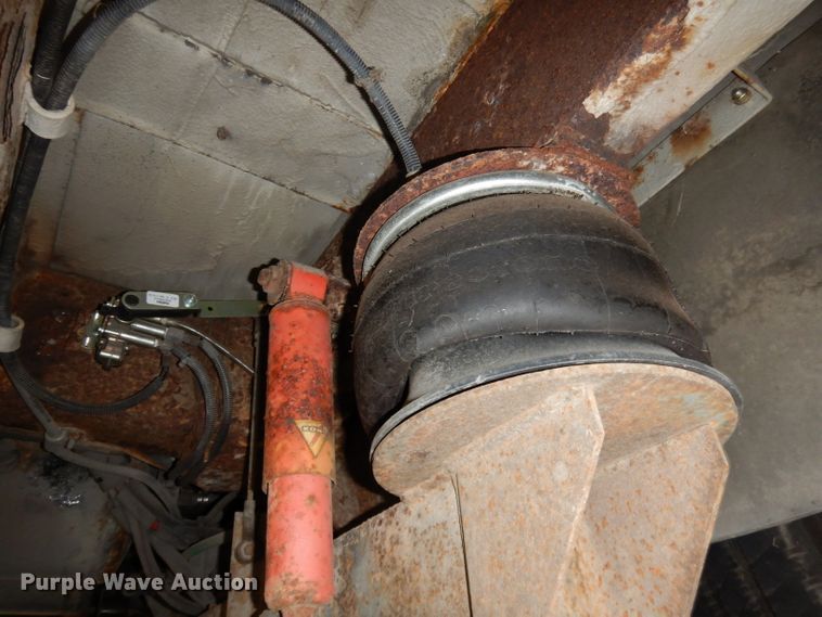 image for item DJ6925 1998 Gillig C18A102N4  shuttle bus