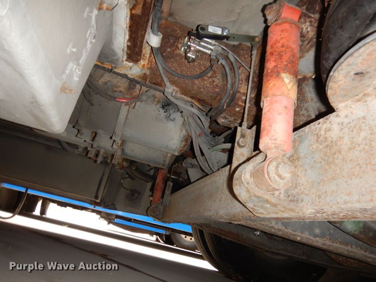 image for item DJ6925 1998 Gillig C18A102N4  shuttle bus