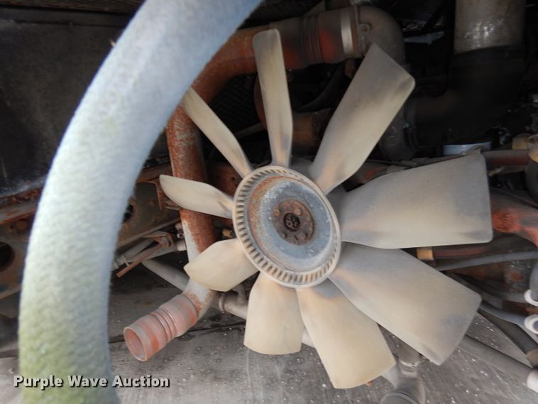 image for item DJ6925 1998 Gillig C18A102N4  shuttle bus