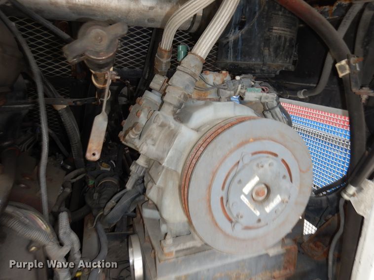 image for item DJ6925 1998 Gillig C18A102N4  shuttle bus