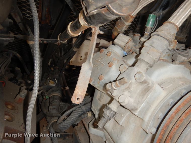 image for item DJ6925 1998 Gillig C18A102N4  shuttle bus