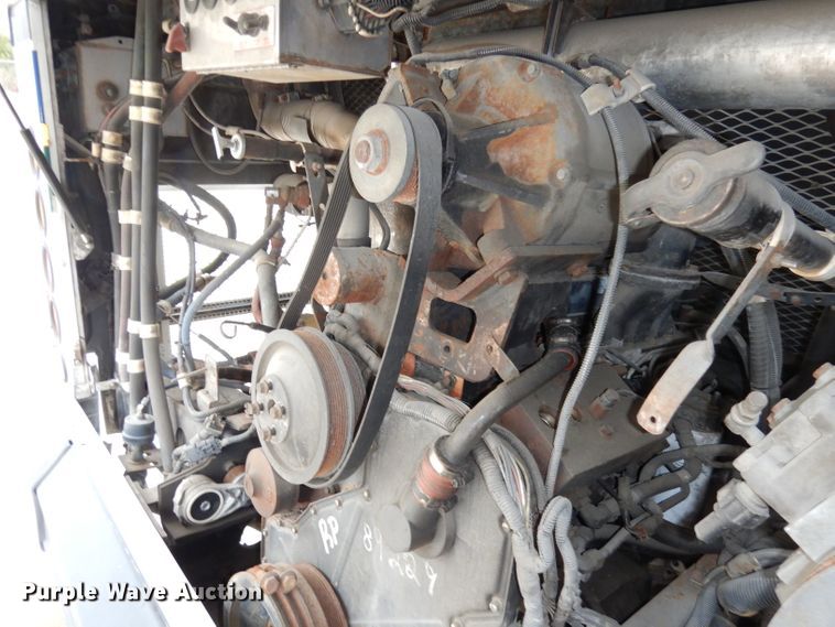 image for item DJ6925 1998 Gillig C18A102N4  shuttle bus