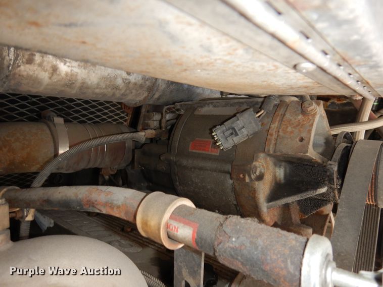 image for item DJ6925 1998 Gillig C18A102N4  shuttle bus