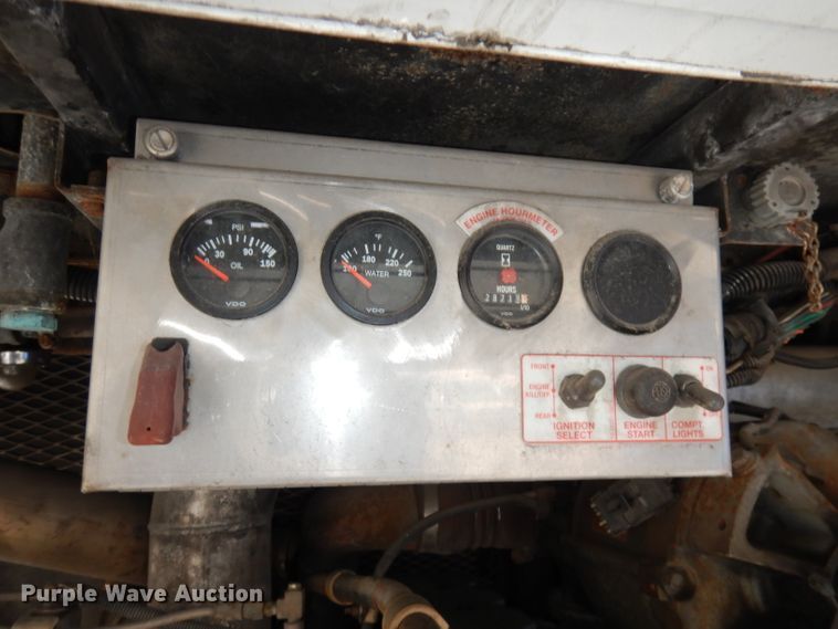 image for item DJ6925 1998 Gillig C18A102N4  shuttle bus